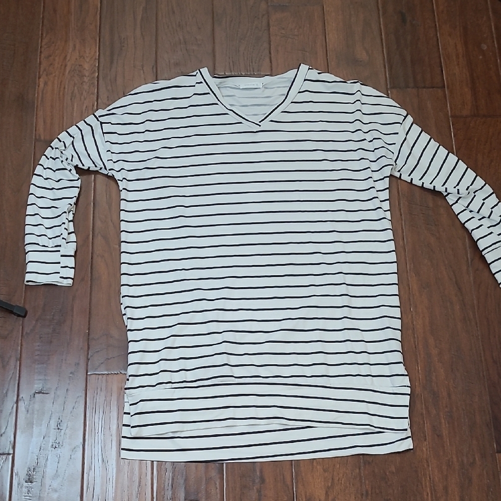 Reborn J Black & White Striped V-Neck Tunic size Large